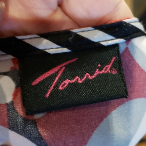 Torrid red grey polka dot satiny 3/4 sleeve blouse - Picture 6 of 7